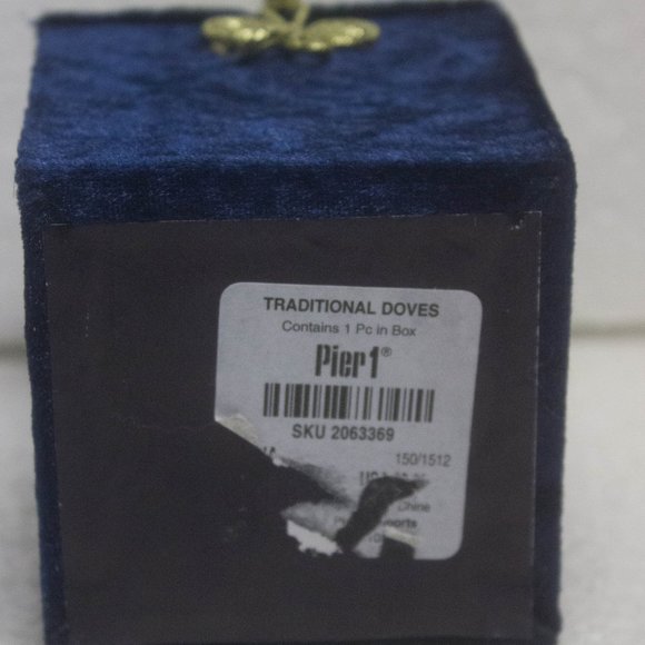 Pier 1 2005 Peace Doves Hand Painted Li Bien 2.5" Glass Ornament - Picture 7 of 7